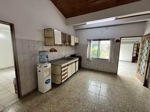 Casa 5 ambientes con 1 baño