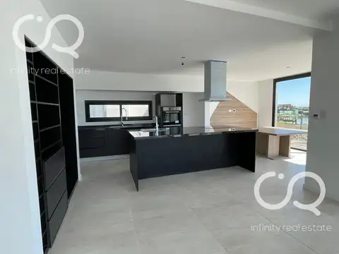 Casa en Alquiler Temporal con 2 cocheras