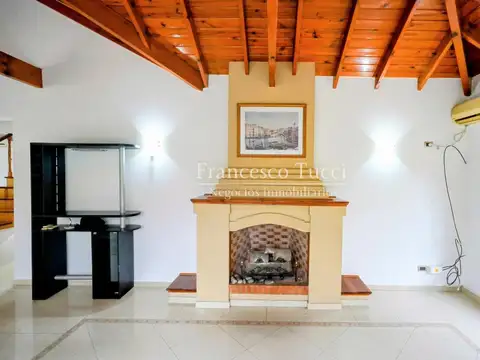 Casa 5 ambientes con 3 baños
