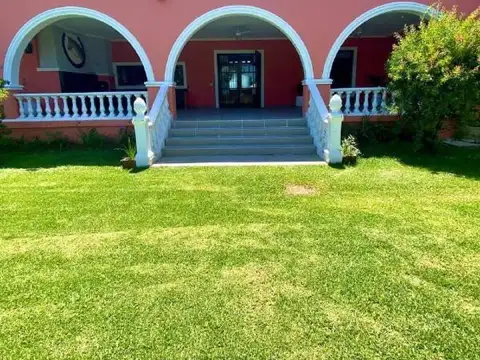 Casa 13 ambientes con 12 baños