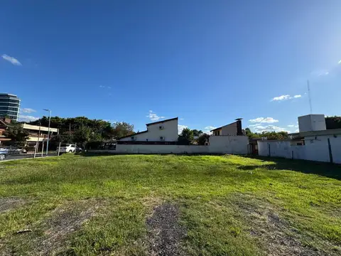 Terreno en Venta 23  mts Fondo