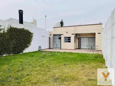 Casa en venta . 2 Dormitorios 1 Baño - Cochera - 260Mts2 - Lisandro Olmos
