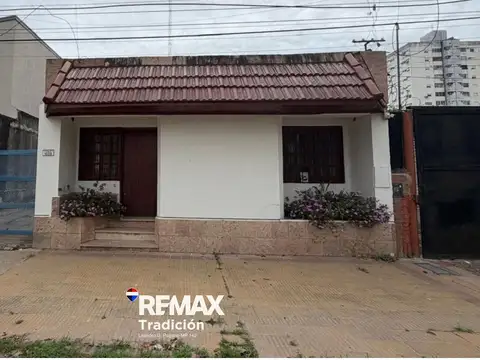 Propiedad con Oficinas, Taller y Amplio terreno