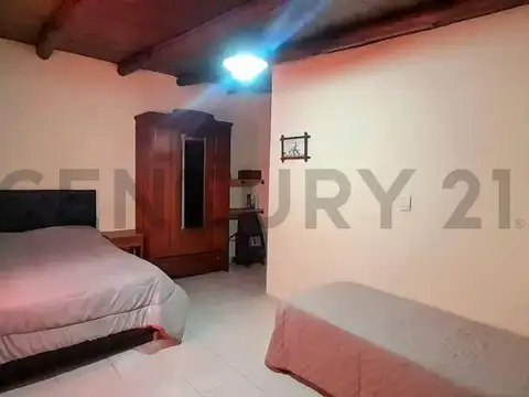VENTA | Casa Serrana de 4 Dormitorios con Gran Parque y Pileta Tanti