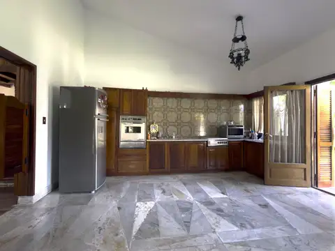 Residencia de Gran Categoría en Funes | Parque de 3300m² | Ubicación Única