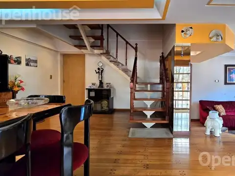 Depto Tipo Casa en Venta con 1 cocheras