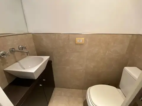 Hermoso 2 Ambientes con parrilla propia · Suite y toilette · Apto profesional