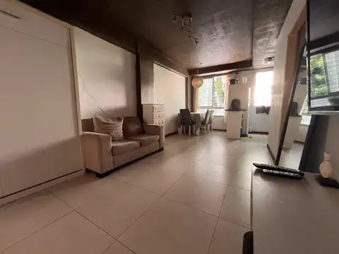 1 Amb. - Impecable - Patio - Muy Luminoso.-