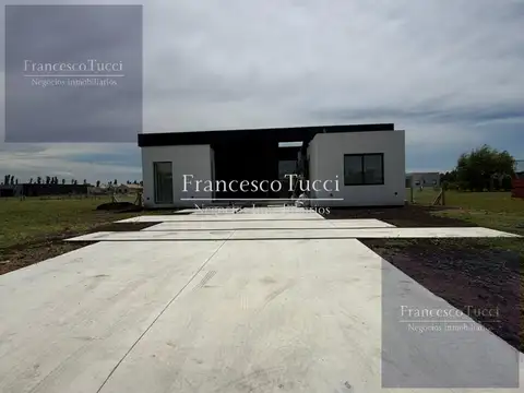 Casa en venta 4 ambientes con pileta en Los Juncos Luján
