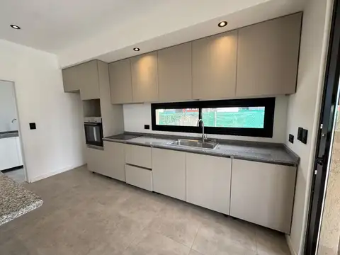 Casa en Venta en Pilar Del Este - Santa Sofia, USD 164.000