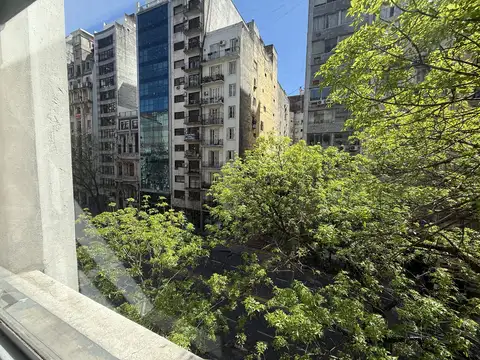 Oficina 5 ambientes con 2 baños