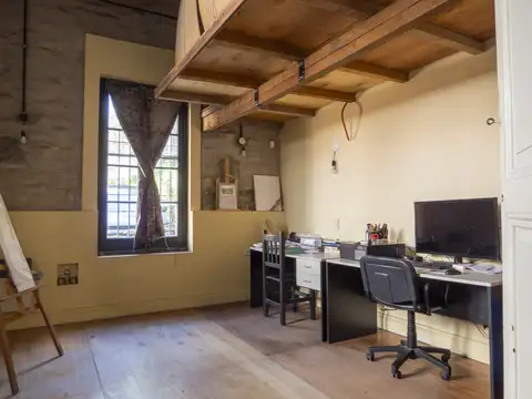 IMPECABLE CASA DE ESTILO! HECHA A NUEVA!