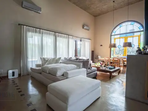 Casa en Venta con 1 cochera