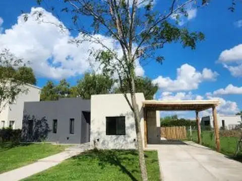 VENTA CASA 5 AMB EN Bº SANTA EMILIA CON PILETA EN PILAR DEL ESTE