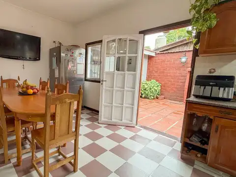 Casa 4 ambientes con 2 baños