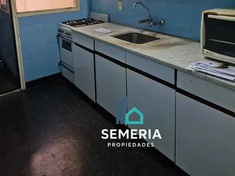 Departamento apto profesional para reciclar excelente ubicac