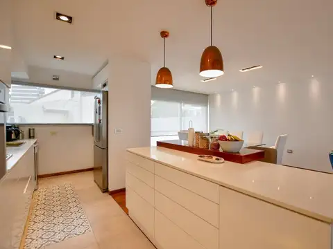 CASA VENTA LA PLATA PILETA GARAGE PARQUE BANCO