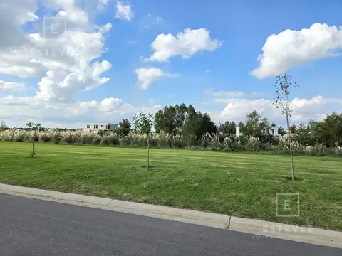 Lote interno con fondo a espacio verde - Barrio Cerrado El Naudir, Escobar
