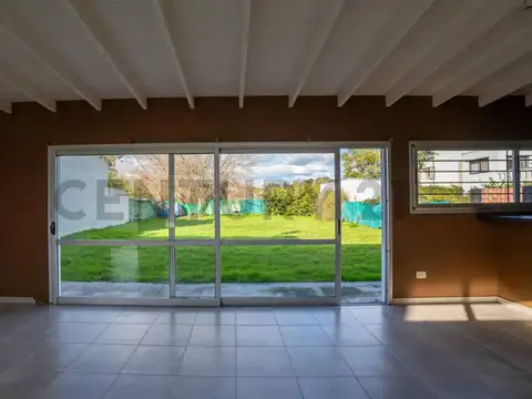 Casa en venta en Villa Elisa de dos dormitorios