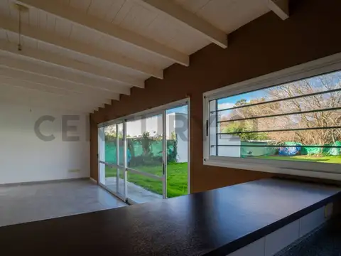 Casa 4 ambientes con 2 baños
