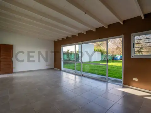 Casa en venta en Villa Elisa de dos dormitorios