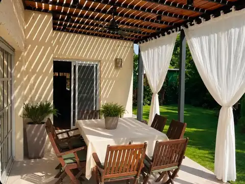 Casa 5 ambientes con 3 baños