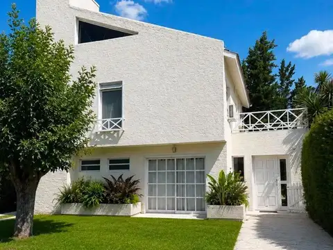 CASA EN VENTA PILAR