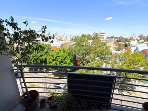 Departamento 2 ambientes al frente con balcón — Apto crédito