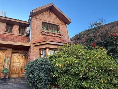 CASA TRIPLEX MARTINEZ 5 AMB COCHERA Y QUINCHO