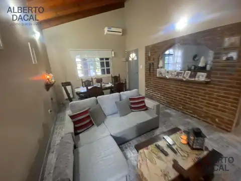 Casa de 3 dormi mas departamento 1 dormi en Villa Elisa