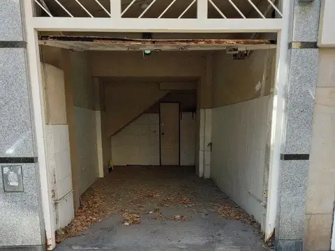 EXCELENTE COCHERA FIJA E INDIVIDUAL, PORTON AUTOMATICO Y PUE