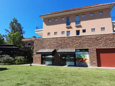 Inmejorable Ubicación Local en Pueblo Caamaño