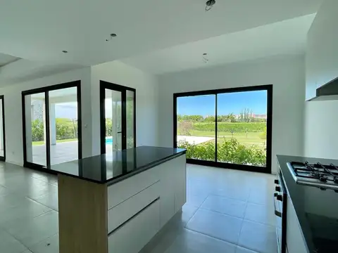 Casa en Venta en El Cantón - Barrio Golf, USD 415.000