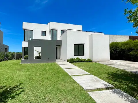 Casa en Venta con 6 cocheras