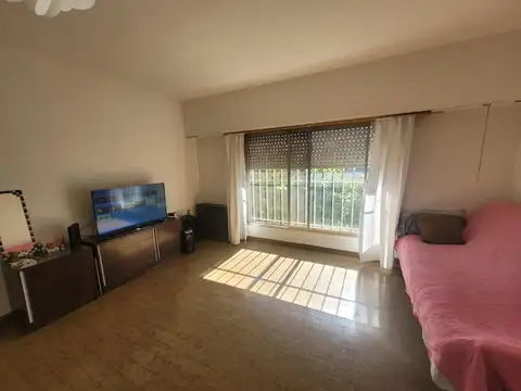 Depto Tipo Casa en Venta en Bernal, USD 45.000
