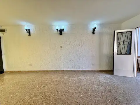 Casa en Alquiler con 1 cochera