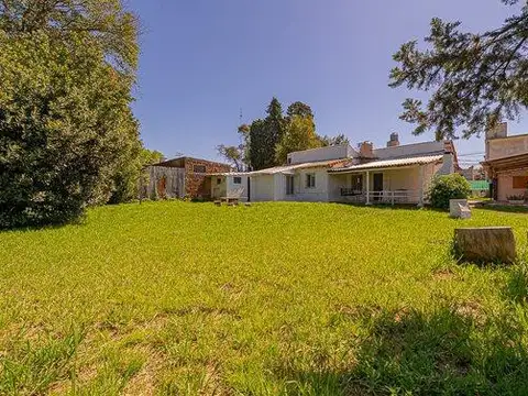 Casa en Venta con 2 cocheras