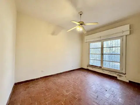 Casa en Alquiler con 5 cocheras