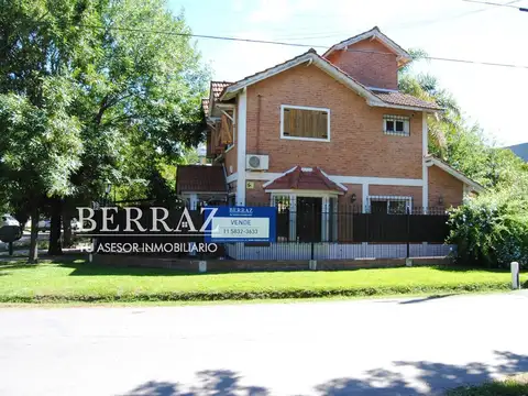 Venta Casa De Vicenzo Chico Lote de 195 m2 Pilar