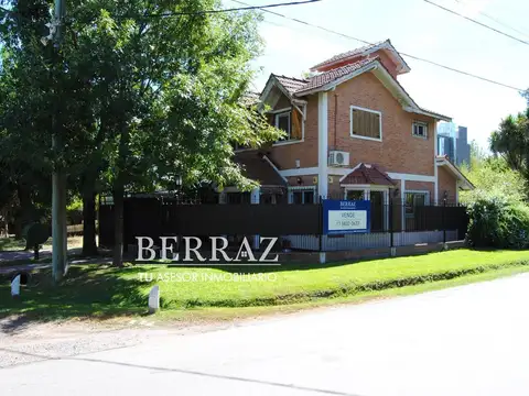 Venta Casa De Vicenzo Chico Lote de 195 m2 Pilar