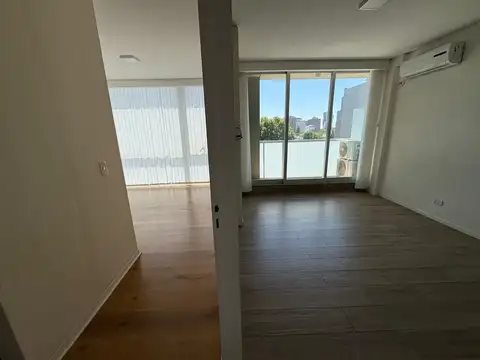 Oficina 2 ambientes con 1 baño