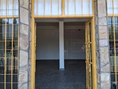 Local en Alquiler en Centenario, $ 1.400.000