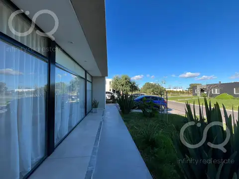 Casa 5 ambientes con 3 baños