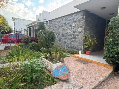 CASA DE ÉPOCA URCA ZONA NORTE 3 DORM PATIO PILETA