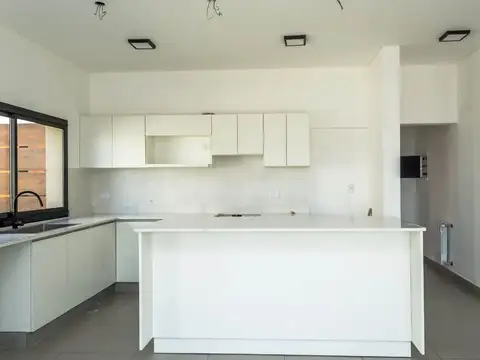 Casa en Venta en Jardines De San Lorenzo, USD 285.000