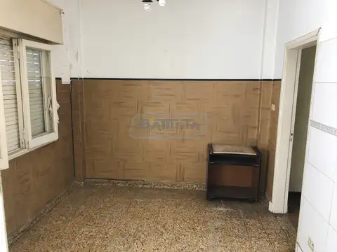 Casa 8 ambientes con 4 baños