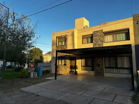 CASA EN VENTA 3 D VILLA CATALINA PILETA CLIMATIZADA