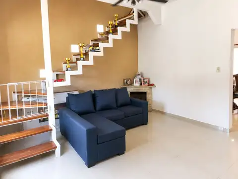 CASA 6 AMBIENTES VENTA LUIS GUILLON APTA CREDITO