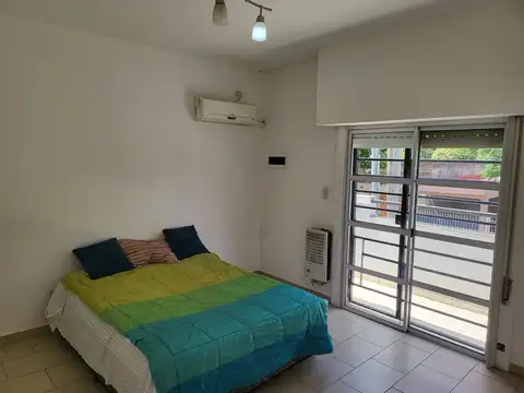 Casa 6 ambientes con 2 baños