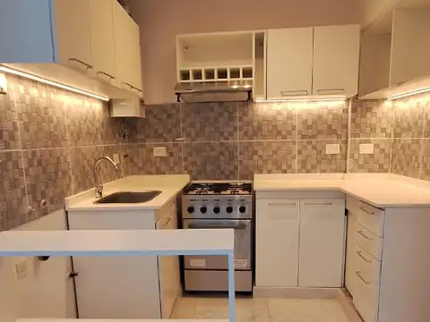 VILLA REAL. BEIRO 5500.PH IMPECABLE DE 4 AMBIENTES REFACCIONADO A NUEVO. TERRAZA 